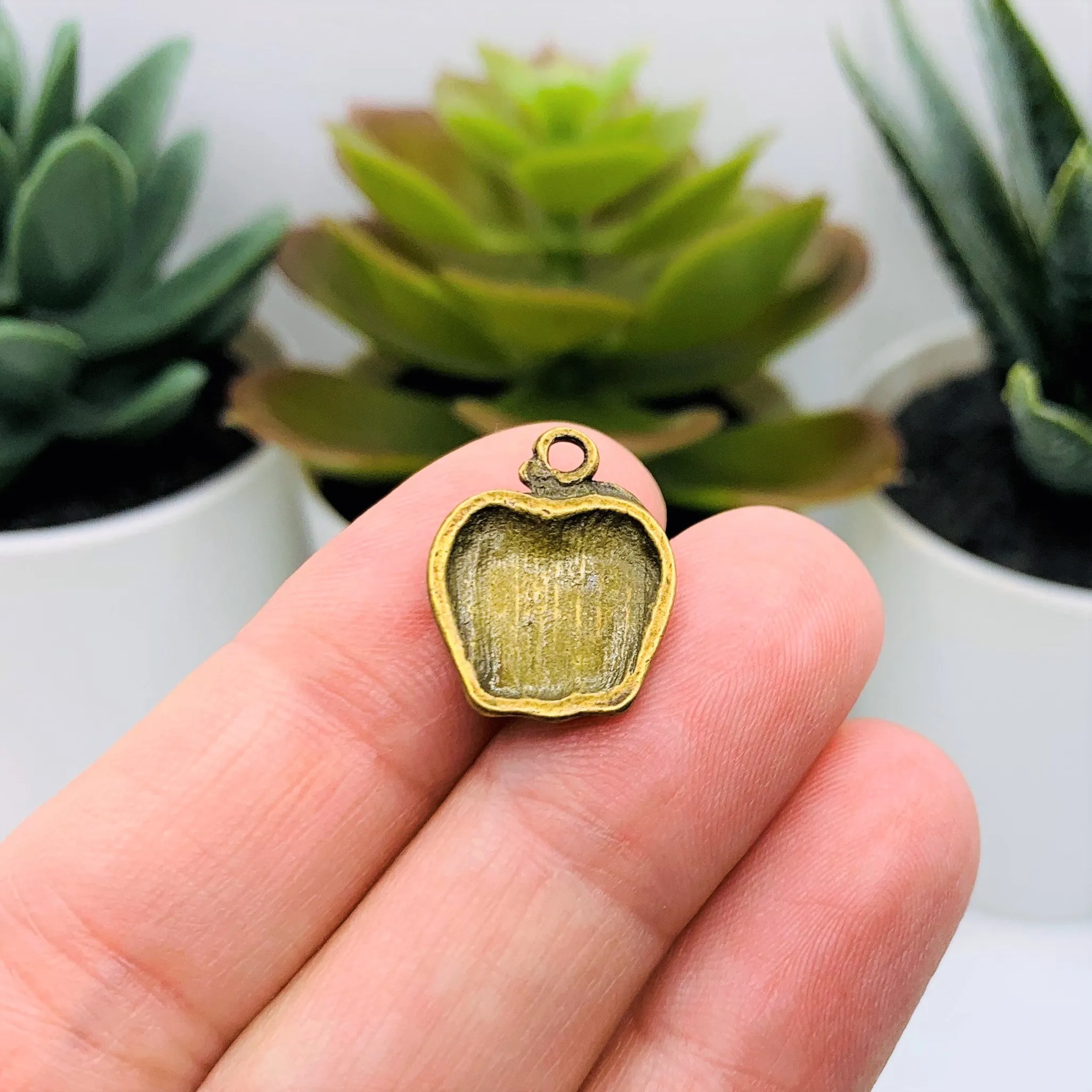 4, 20 or 50 Pieces: Bronze Number 1 Teacher Apple Charms