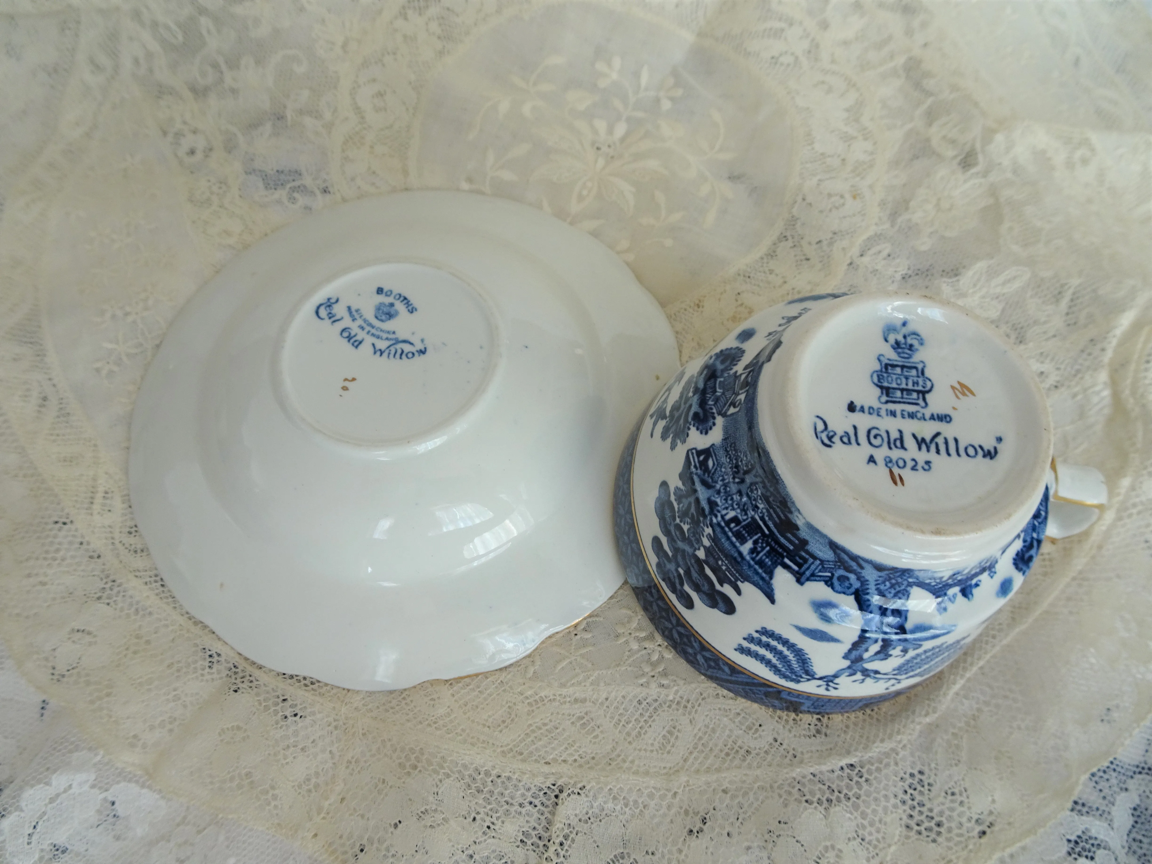 BEAUTIFUL Vintage Blue willow Teacup and Saucer, English Made, Blue and White China, Deep Saucer, Collectible Vintage Cups and Saucers